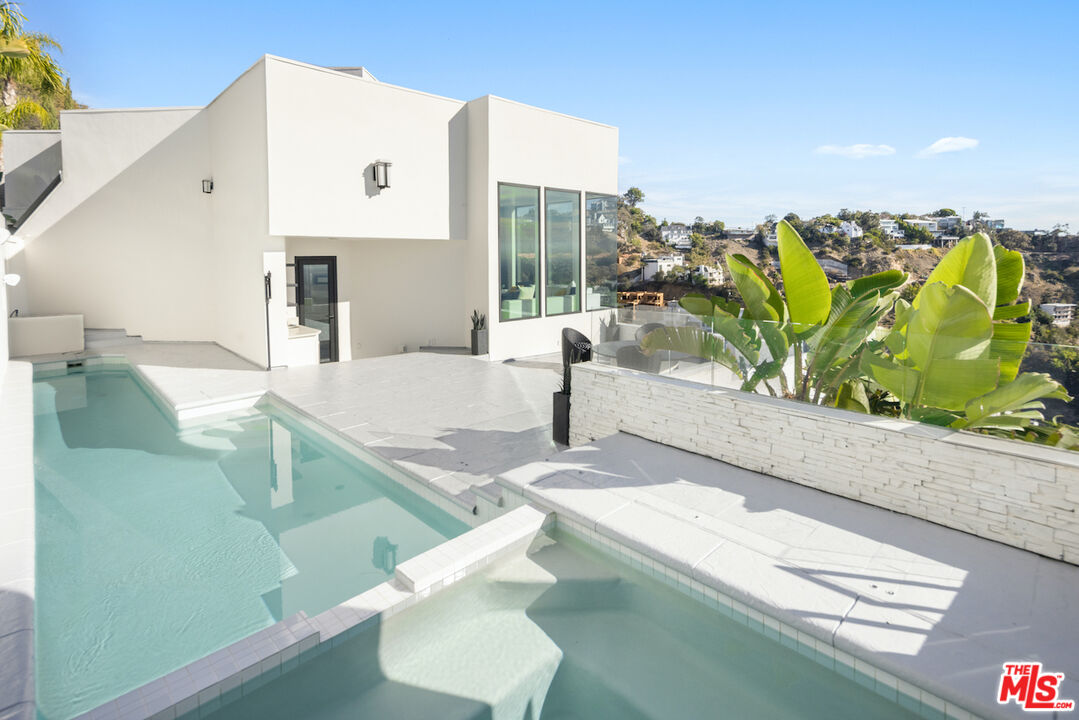 Property photo for 2231 Sunset Plaza Dr, Los Angeles, CA