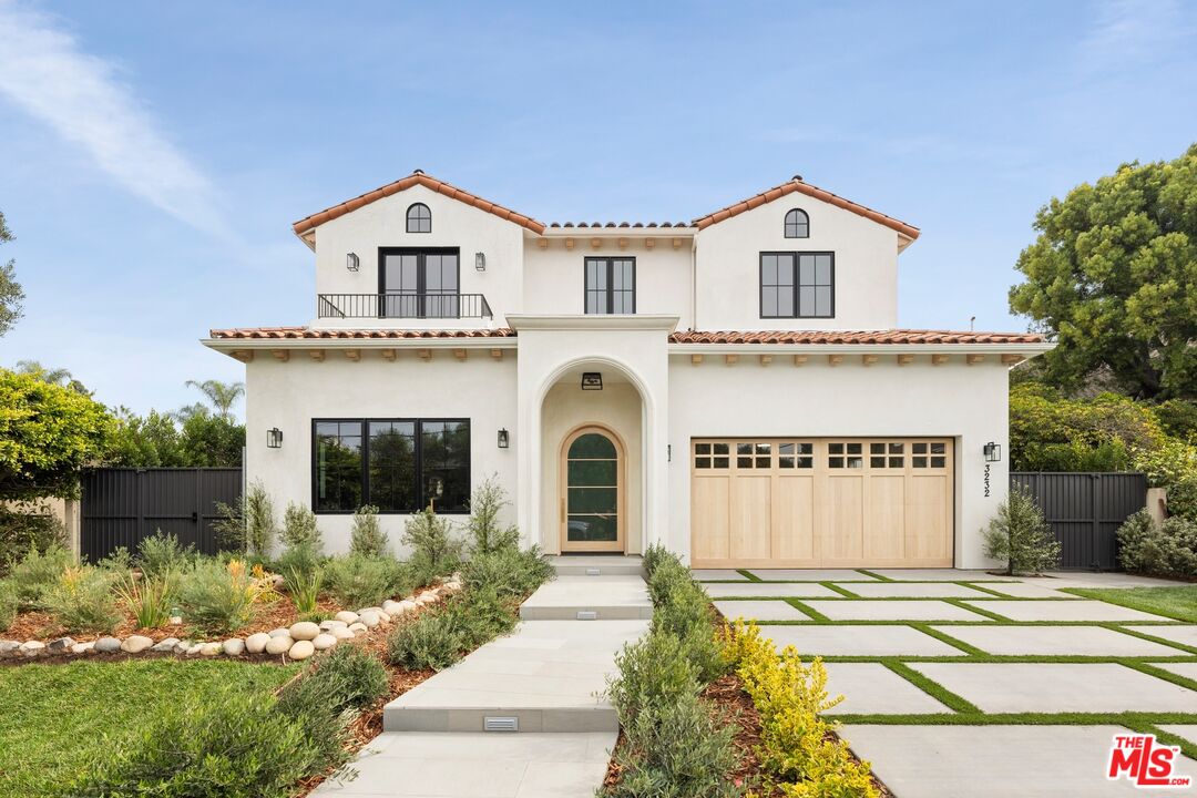Property photo for 3232 Club Dr, Los Angeles, CA