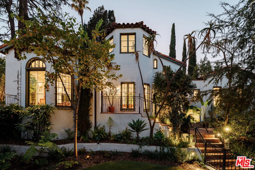 Property photo for 6823 Iris Cir, Los Angeles, CA