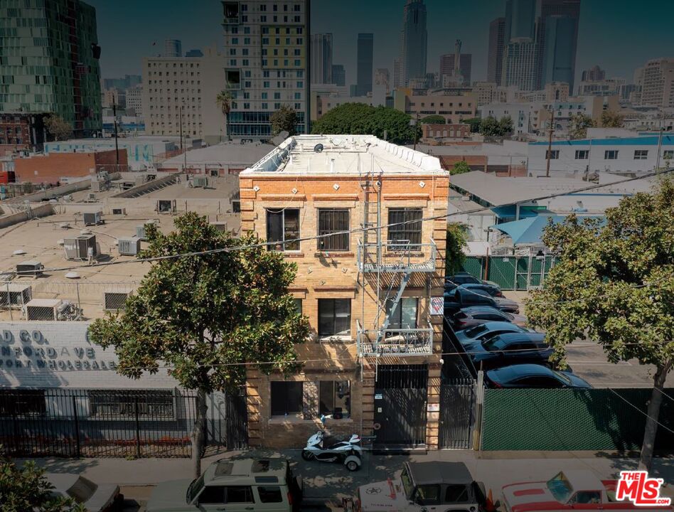 Property photo for 553 Stanford Ave, Los Angeles, CA