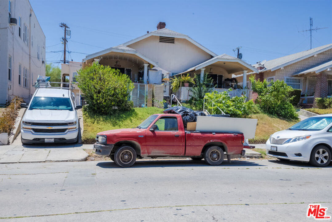 Property photo for 417 N Serrano Ave, #3, Los Angeles, CA