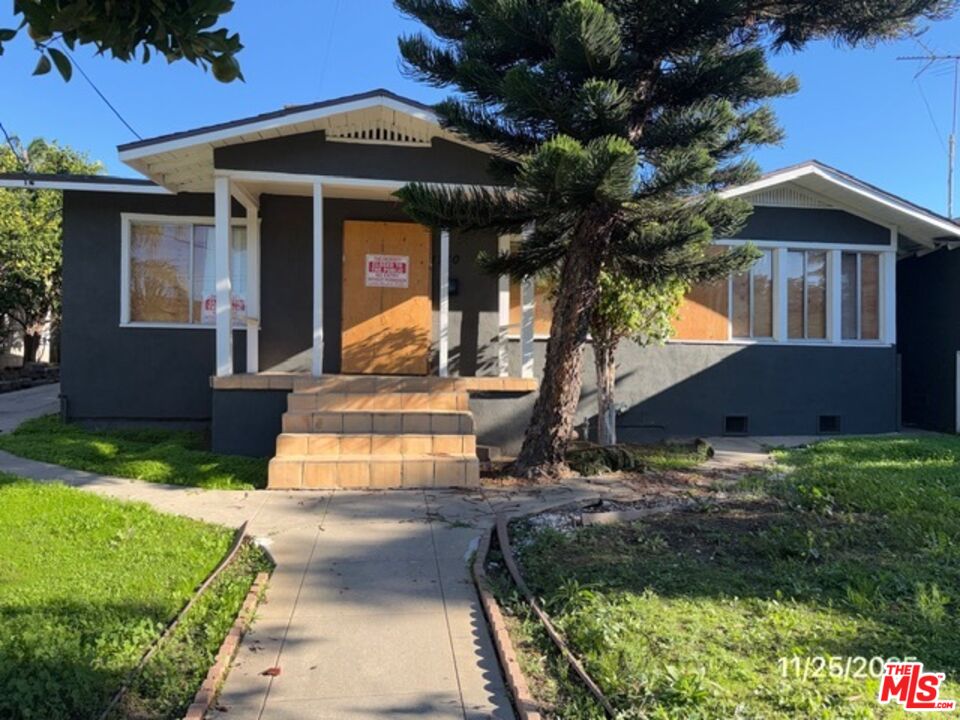 Property photo for 1740 S Rimpau Blvd, Los Angeles, CA