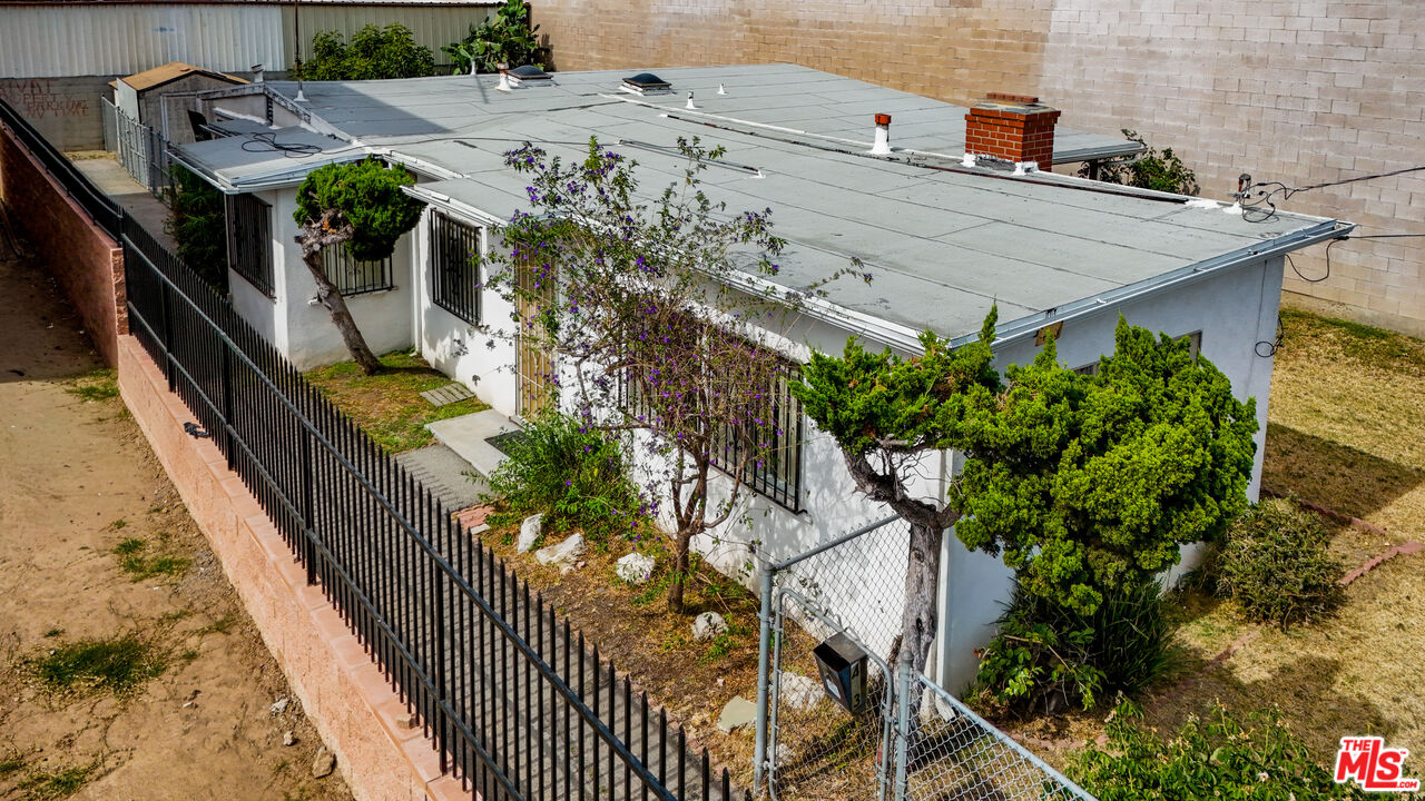 Property photo for 433 W Gardena Blvd, Carson, CA