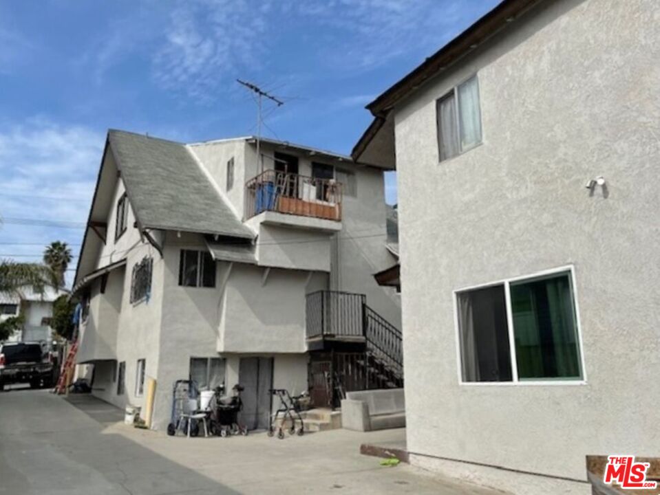 Property photo for 524 N Cummings St, Los Angeles, CA