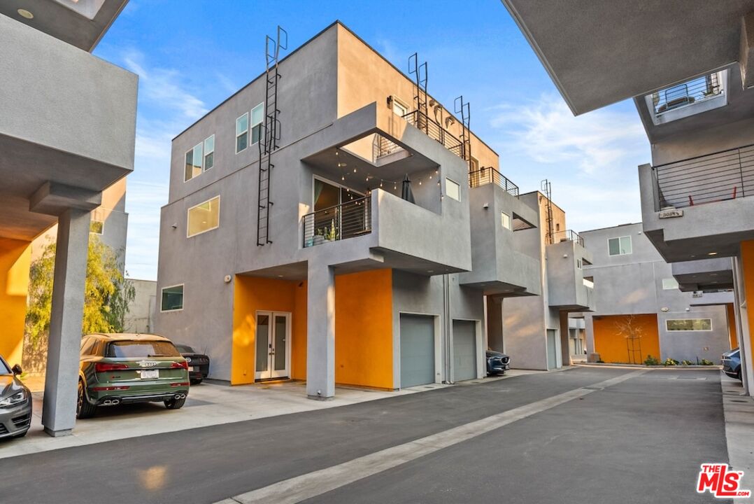 Property photo for 3034 1/4 N Coolidge Ave, Los Angeles, CA