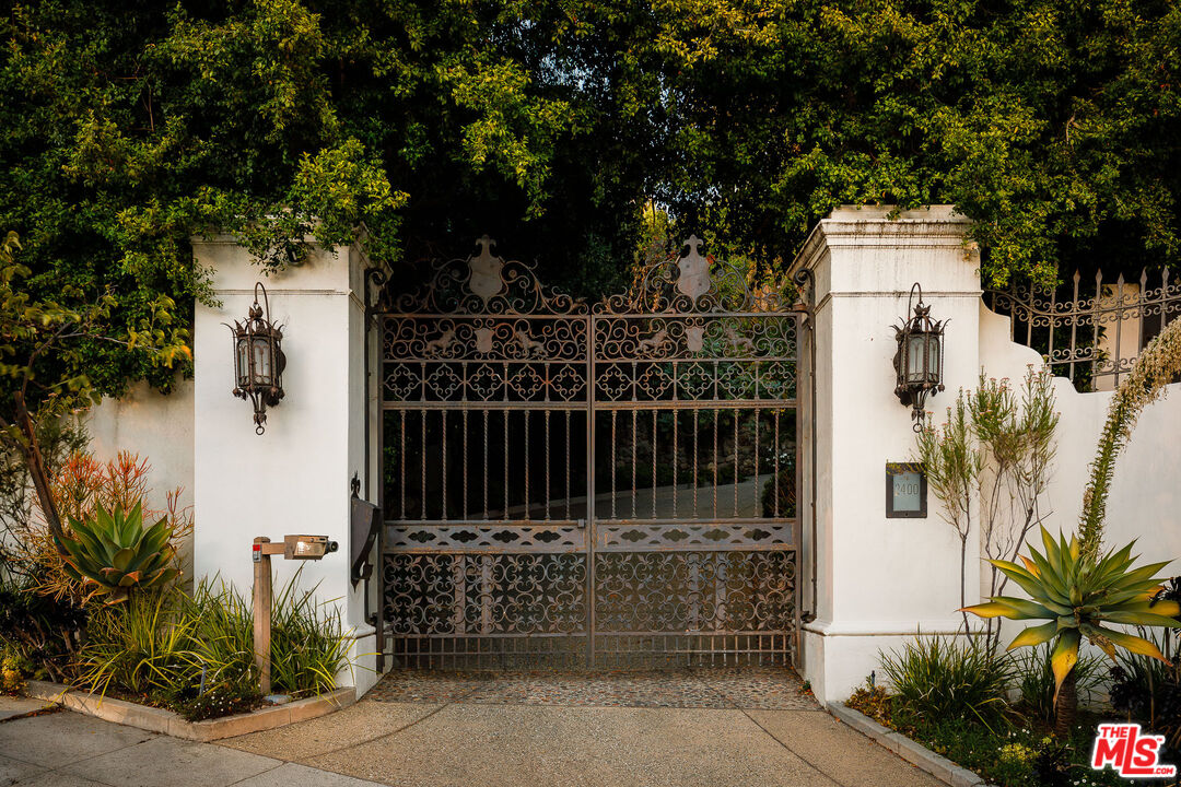 Property photo for 2400 Inverness Ave, Los Angeles, CA