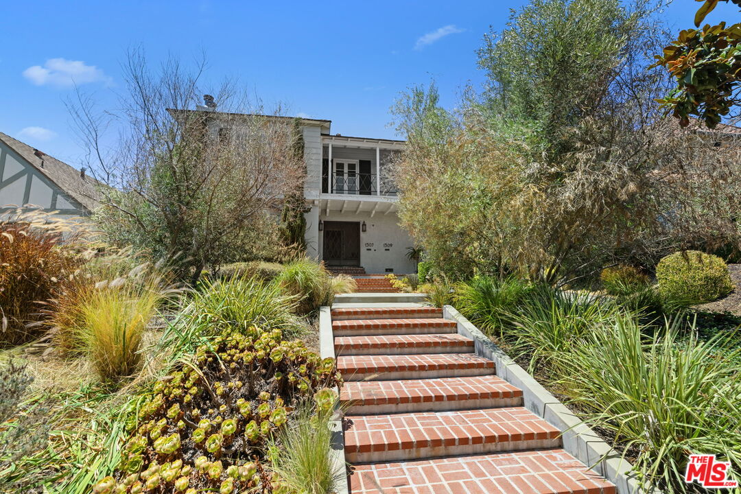 Property photo for 1307 S Rimpau Blvd, Los Angeles, CA