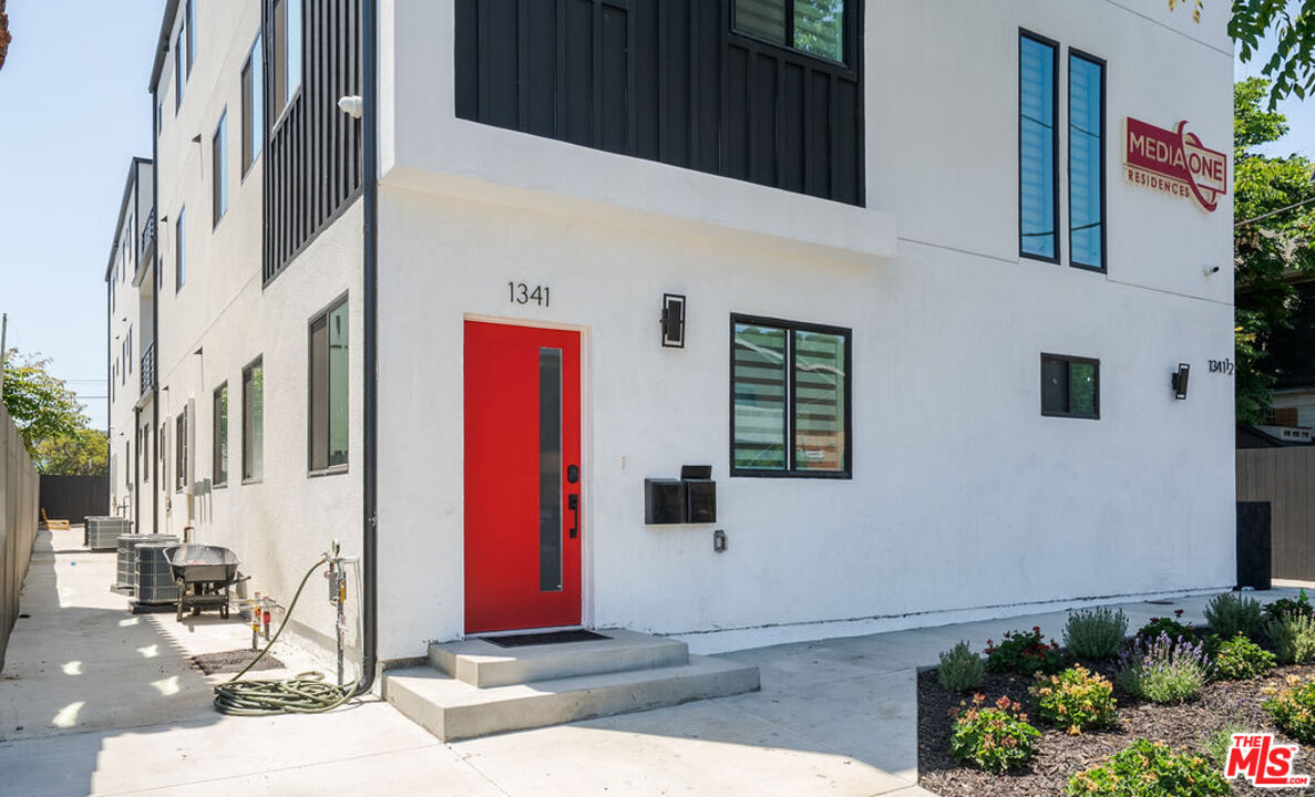 Property photo for 1341 N Mariposa Ave, Los Angeles, CA