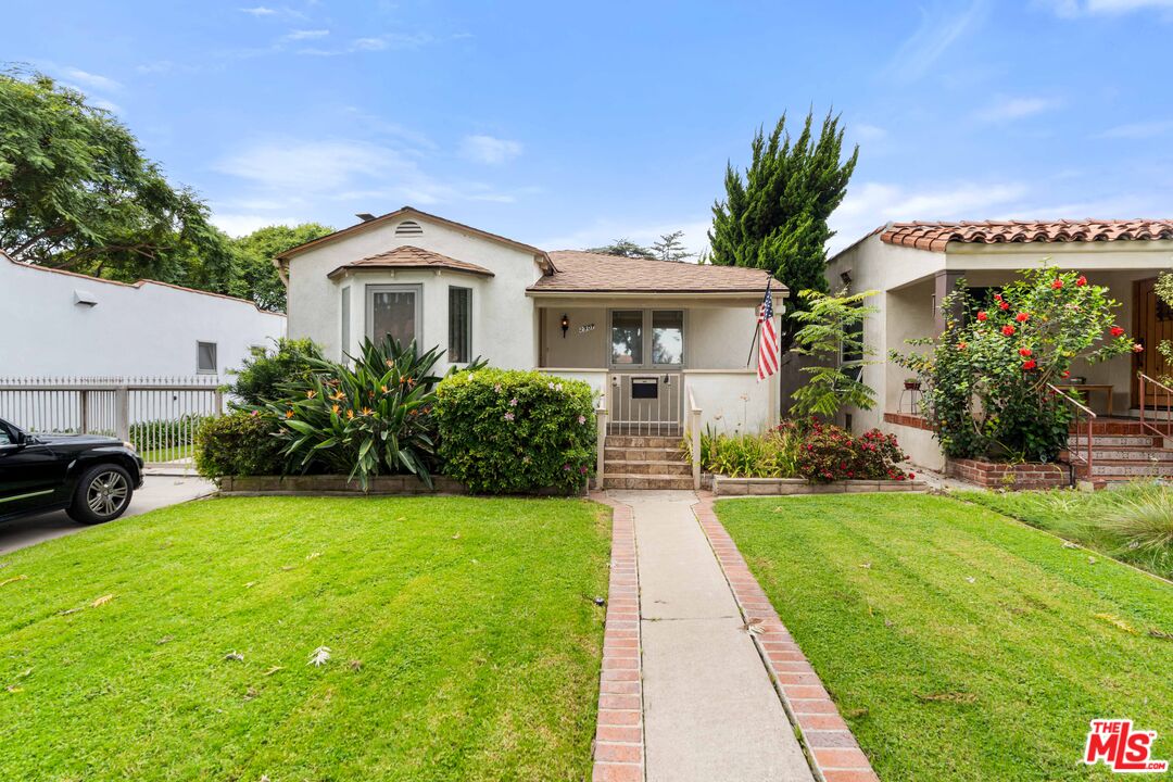 Property photo for 2907 Washington Ave, Santa Monica, CA