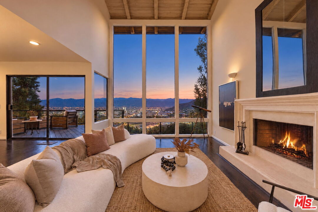 Property photo for 3518 3/4 Multiview Dr, Los Angeles, CA