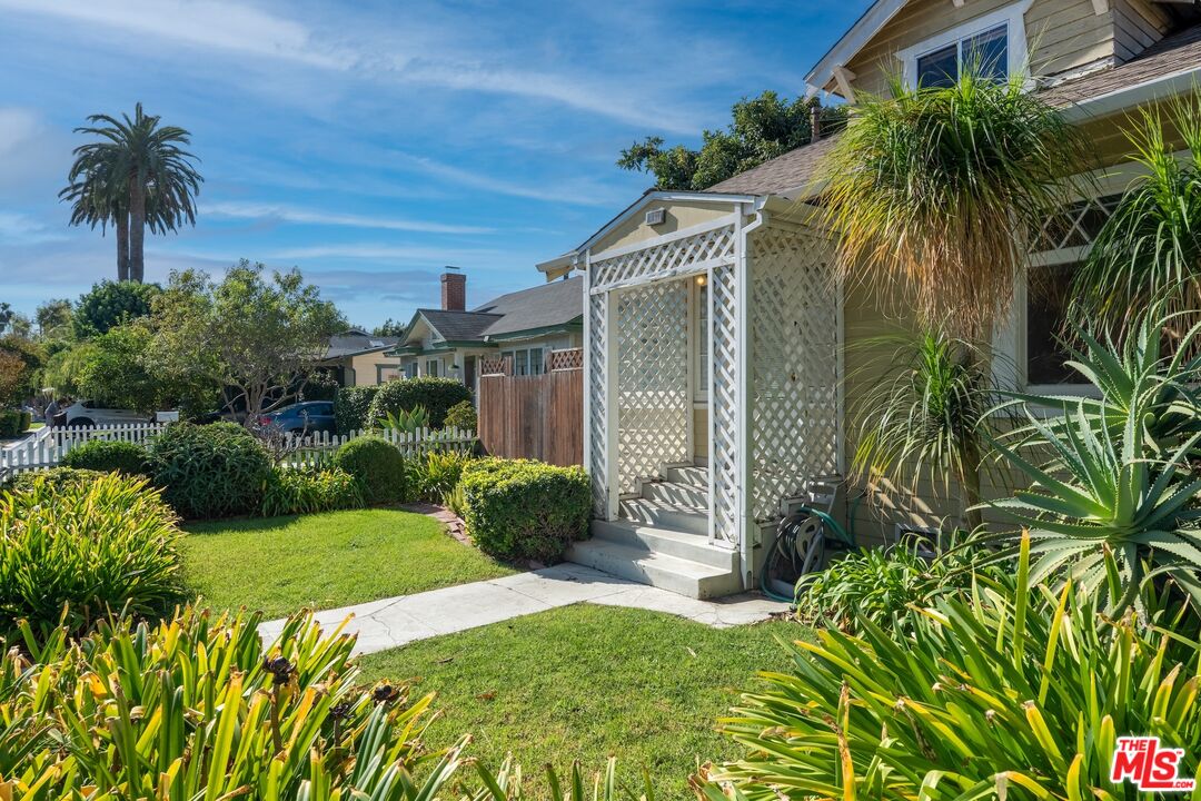 Property photo for 2421 Glyndon Ave, Venice, CA