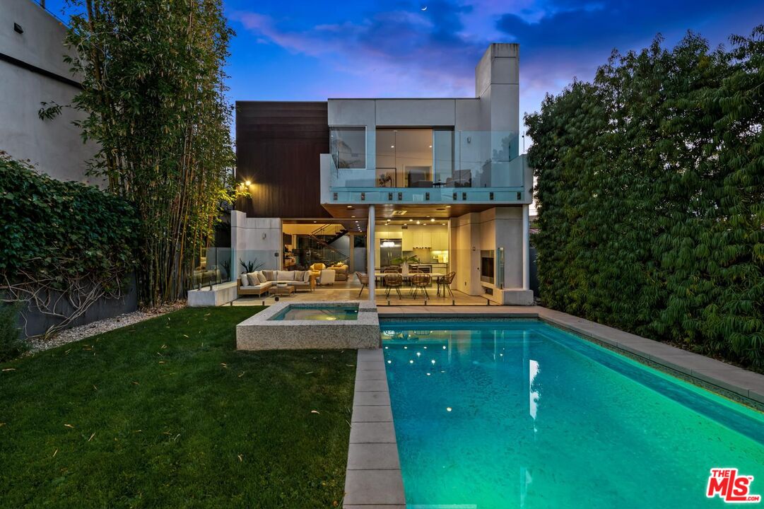 Property photo for 714 California Ave, Venice, CA