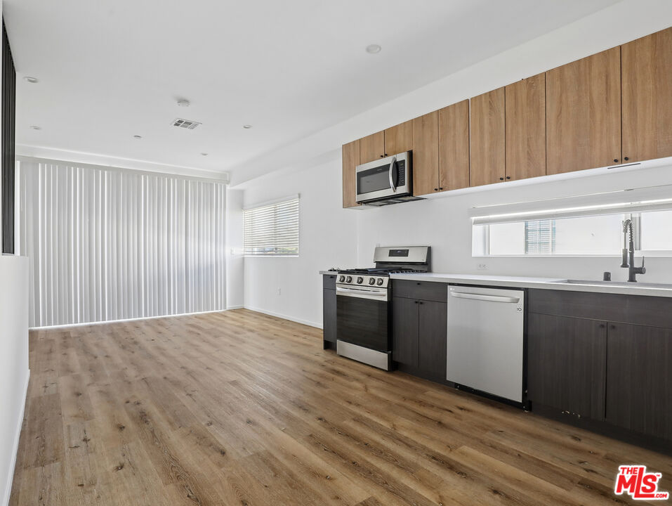 Property photo for 660 N Mariposa Ave, Los Angeles, CA
