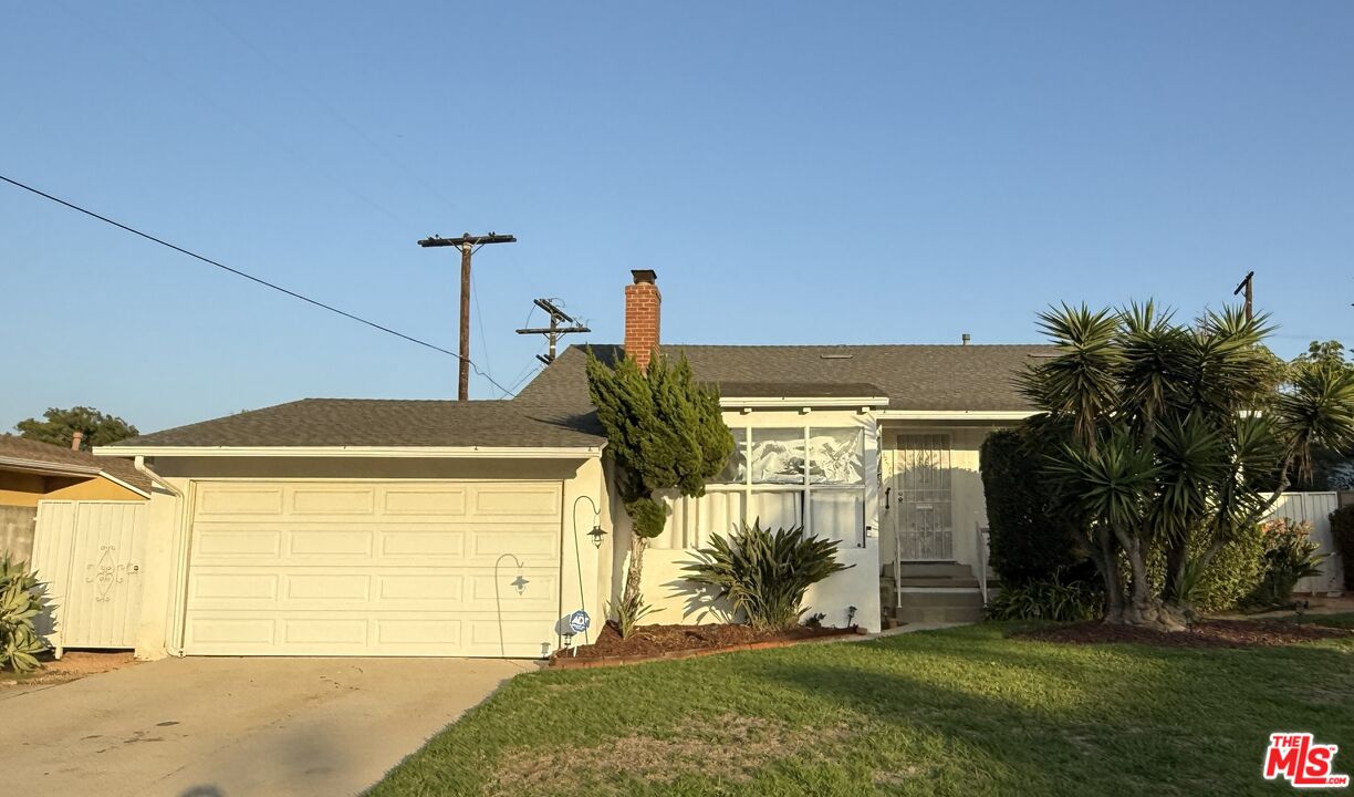 Property photo for 3810 S Dunsmuir Ave, Los Angeles, CA