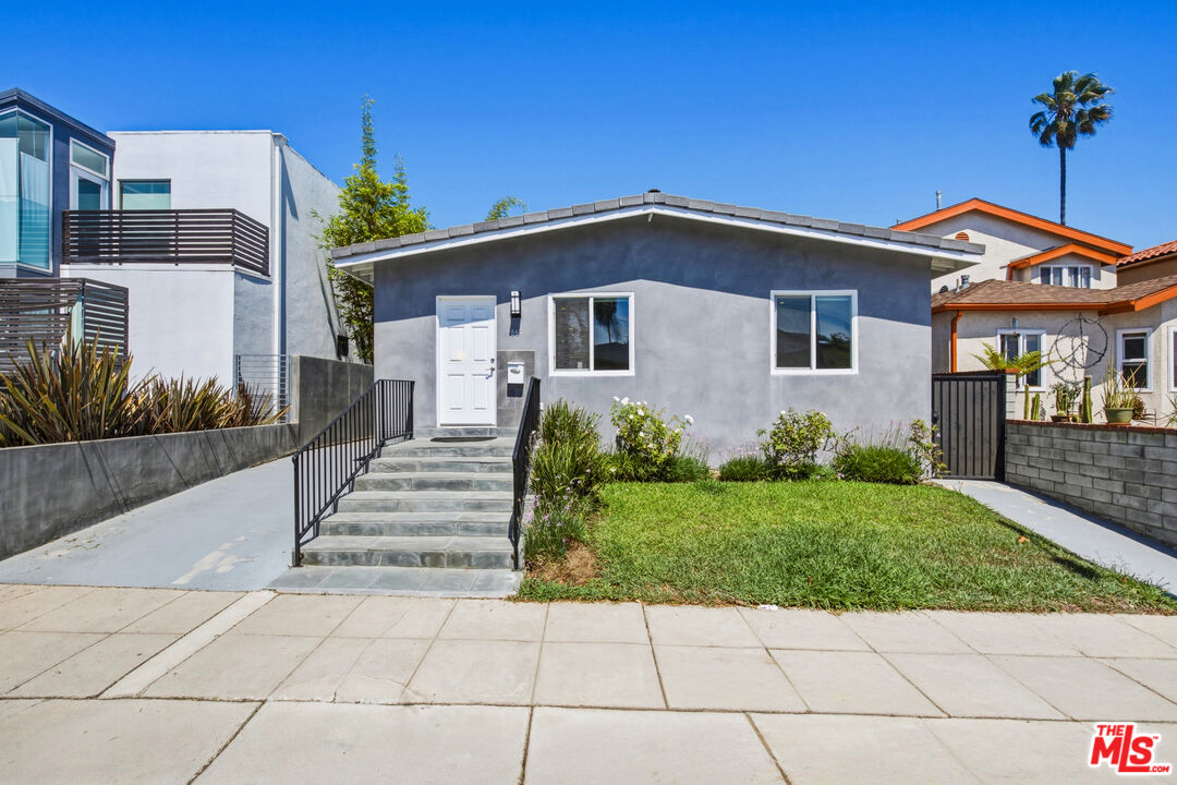 Property photo for 869 Warren Ave, Venice, CA