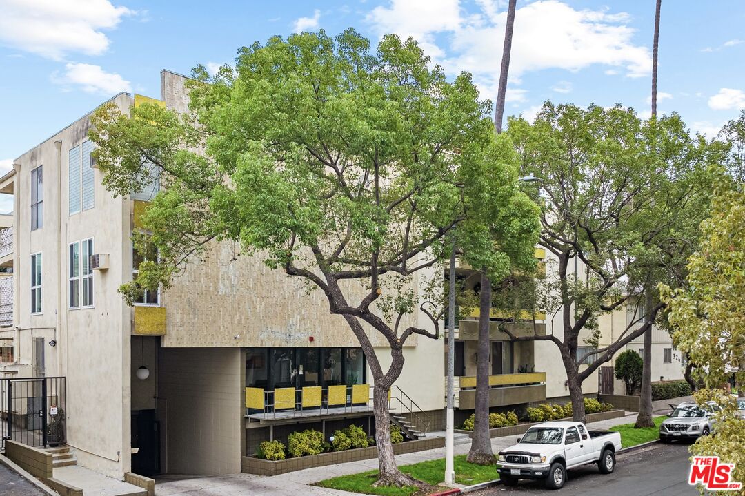Property photo for 320 S Gramercy Pl, #105, Los Angeles, CA