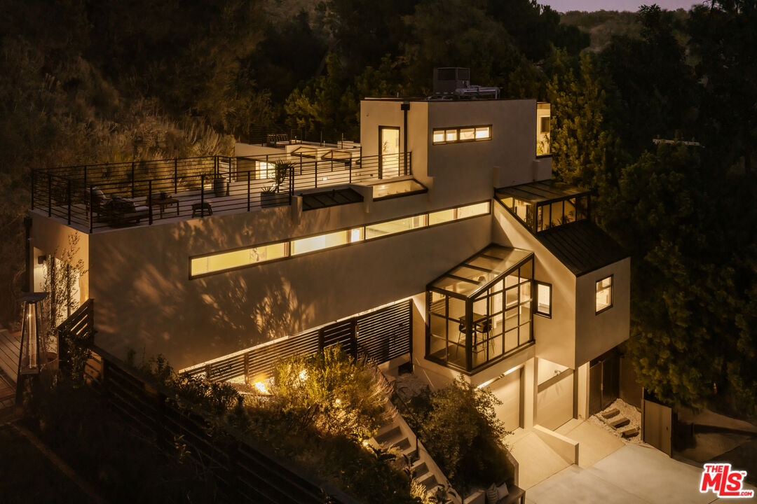 Property photo for 10443 Corfu Ln, Los Angeles, CA