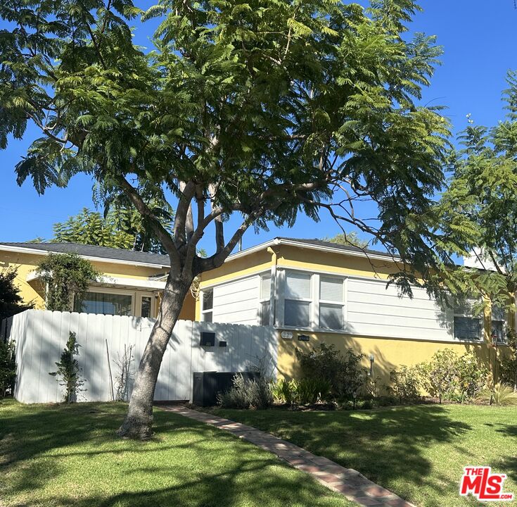 Property photo for 221 W 64th Pl, Inglewood, CA