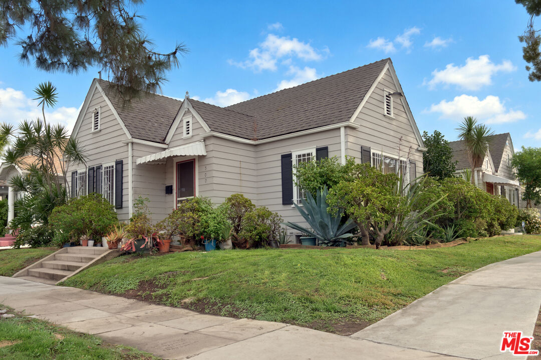Property photo for 500 N Windsor Blvd, Los Angeles, CA