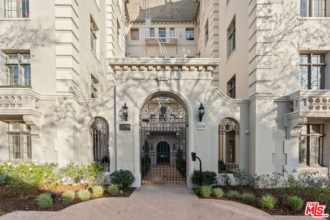 Property photo for 308 N Sycamore, #506, Los Angeles, CA