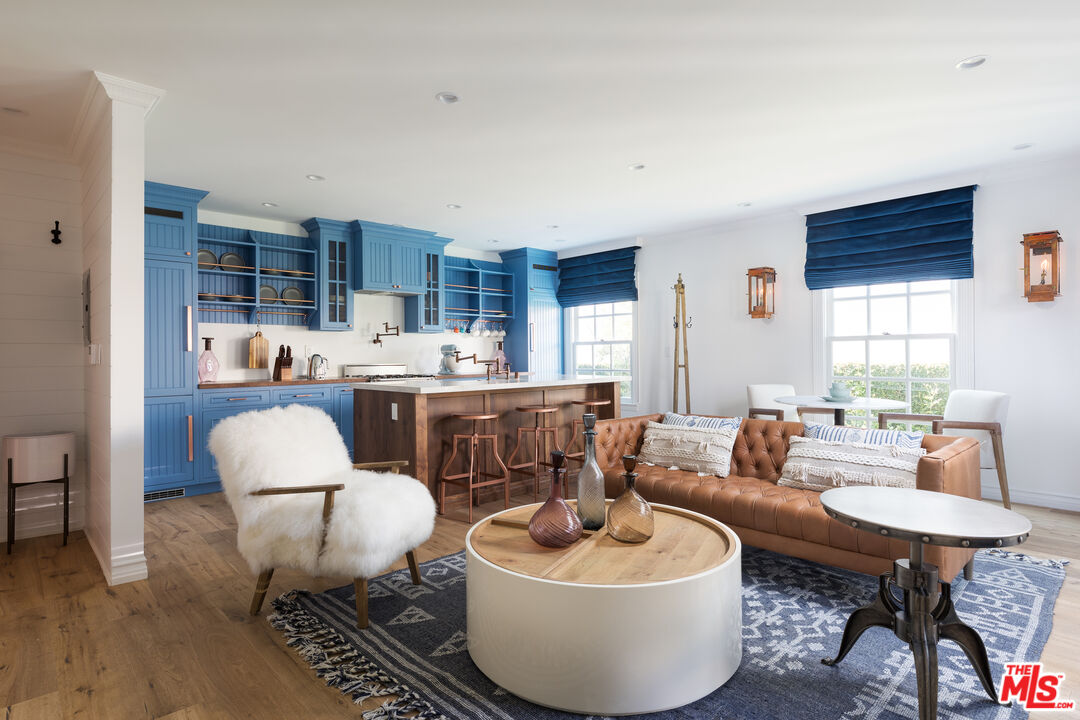 Property photo for 135 S Roxbury Dr, #1/2, Beverly Hills, CA
