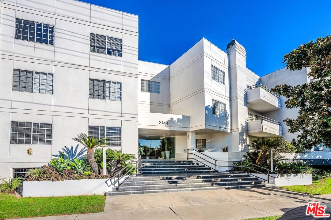 Property photo for 3144 S Canfield Ave, Los Angeles, CA
