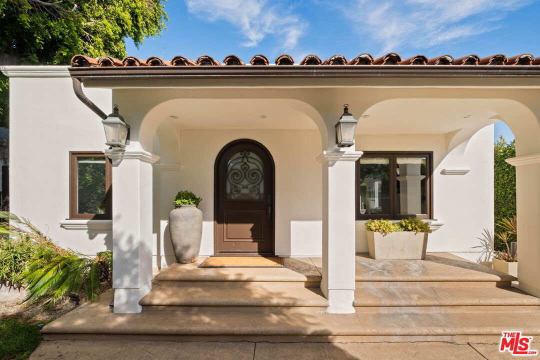 Property photo for 548 Huntley Dr, Los Angeles, CA