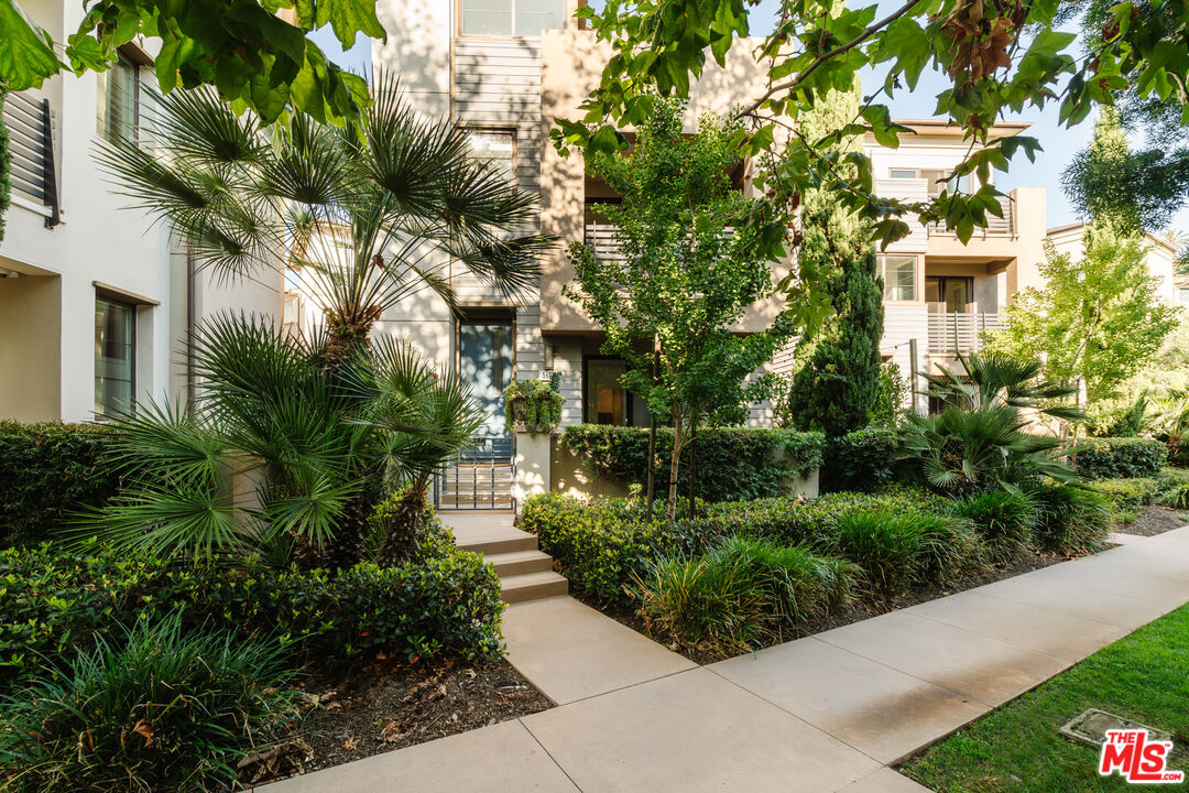 Property photo for 5837 N Lantern Ct, Playa Vista, CA