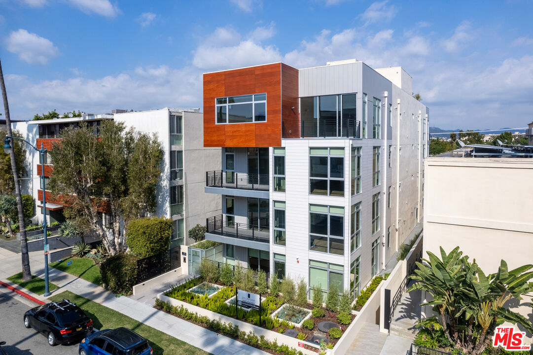 Property photo for 250 N Crescent Dr, #301, Beverly Hills, CA