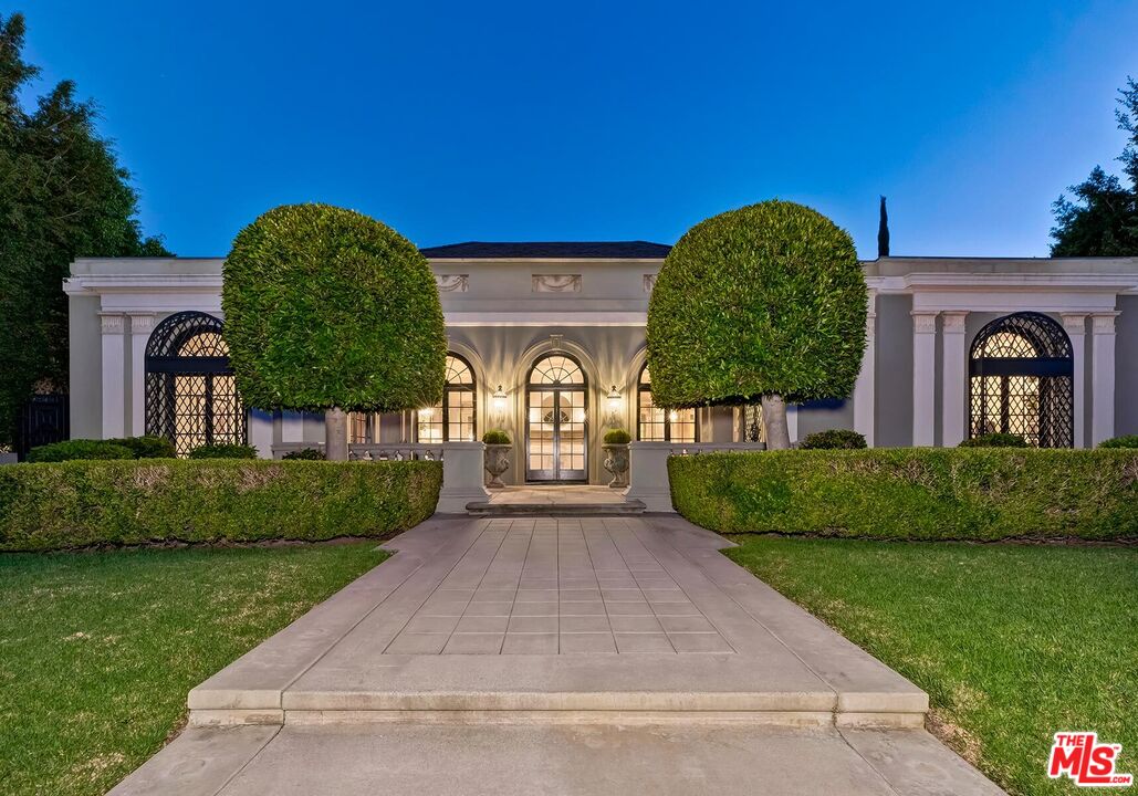 Property photo for 803 N Rexford Dr, Beverly Hills, CA