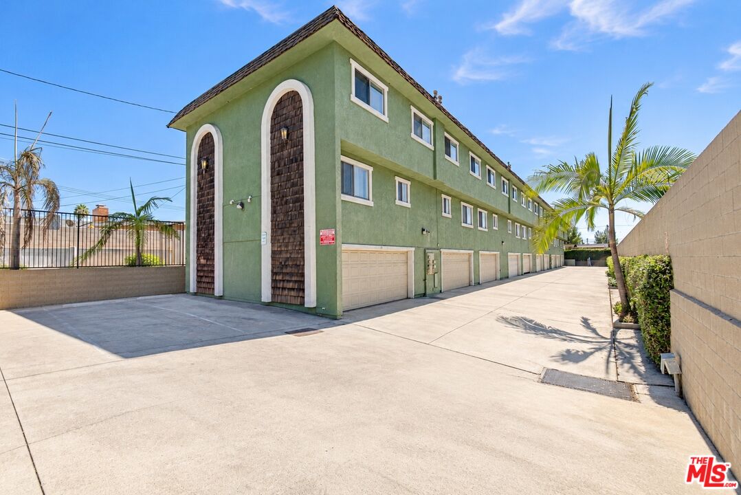 Property photo for 9214 1/4 Palm St, Bellflower, CA