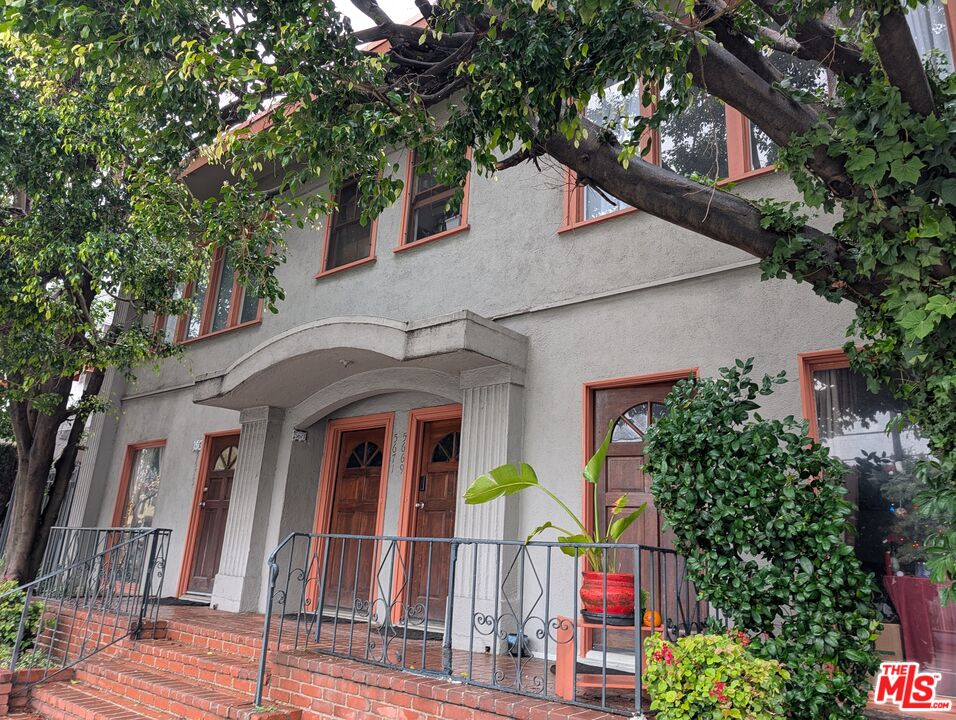 Property photo for 5667 Franklin Ave, Los Angeles, CA
