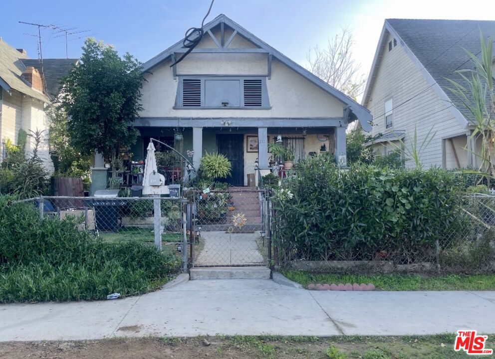 Property photo for 210 W 47th St, Los Angeles, CA