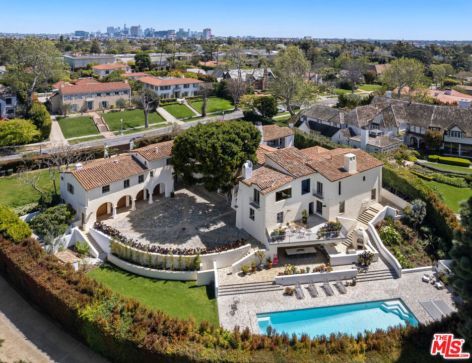 Property photo for 211 S Muirfield Rd, Los Angeles, CA