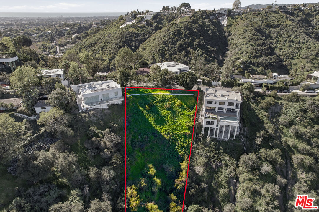 Property photo for 1016 Stradella Rd, Los Angeles, CA