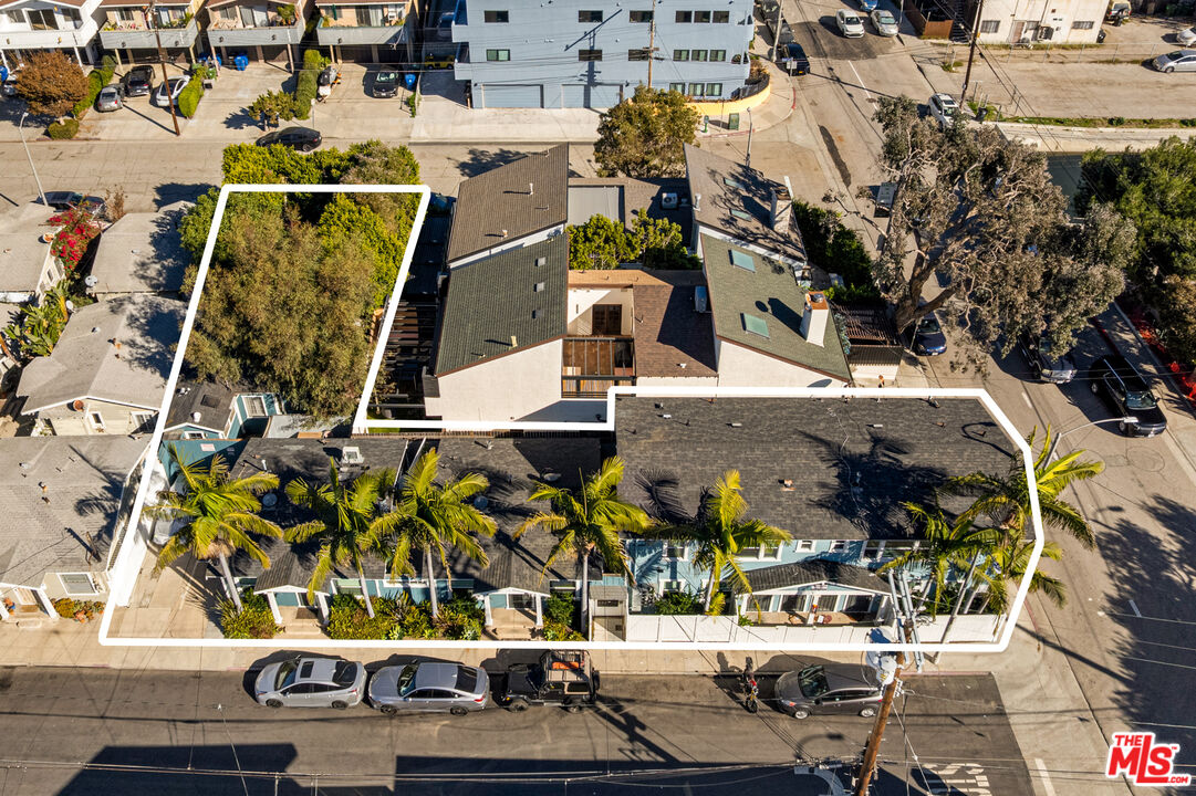 Property photo for 2008 Strongs Dr, Venice, CA