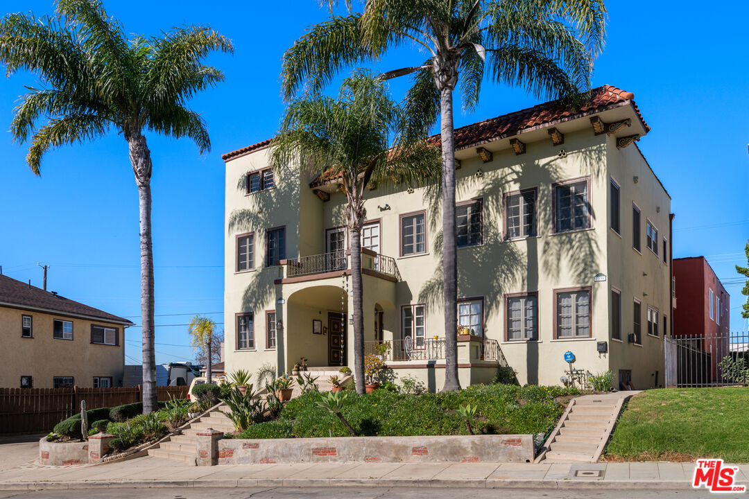 Property photo for 2331 Lucerne Ave, Los Angeles, CA