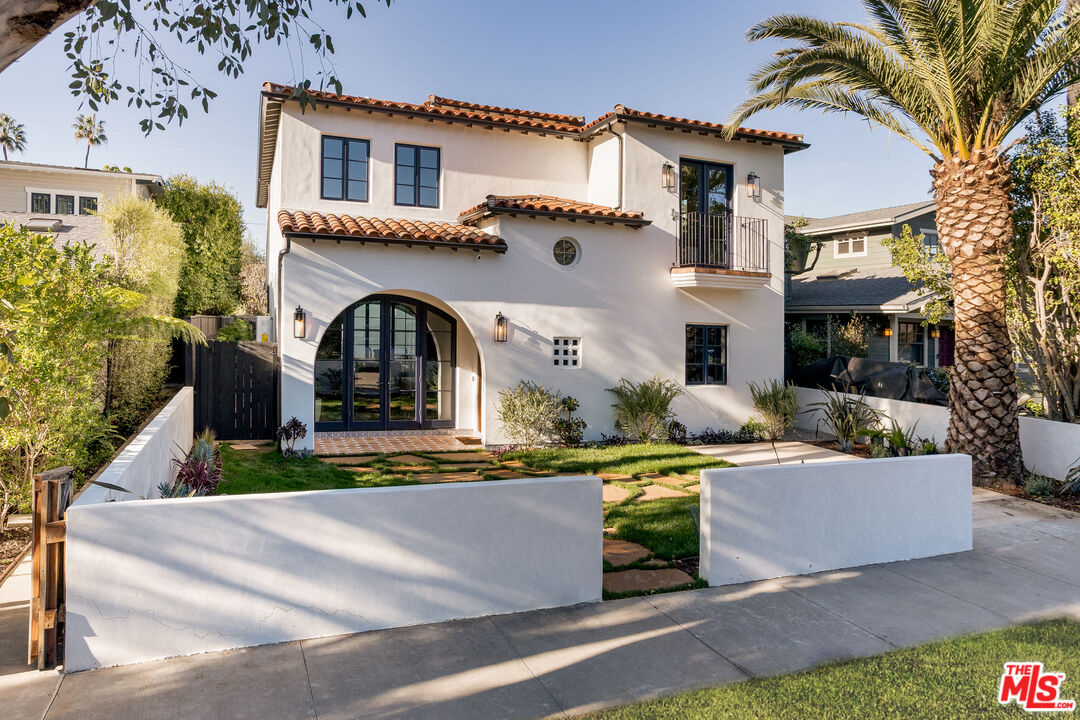 Property photo for 2445 Glyndon Ave, Venice, CA