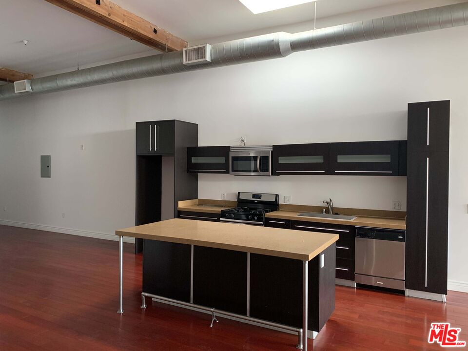Property photo for 652 Mateo St, #305, Los Angeles, CA