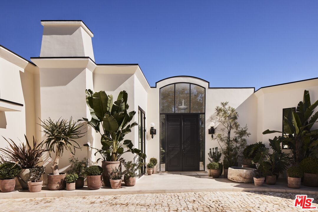 Property photo for 9100 Cordell Dr, Los Angeles, CA