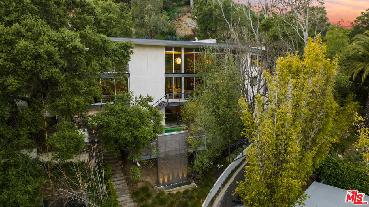 Property photo for 2207 Bowmont Dr, Beverly Hills, CA