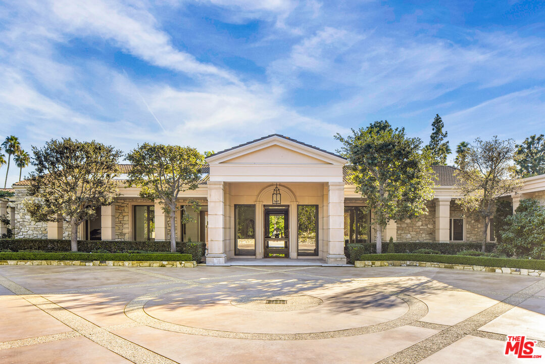 Property photo for 400 St Cloud Rd, Los Angeles, CA