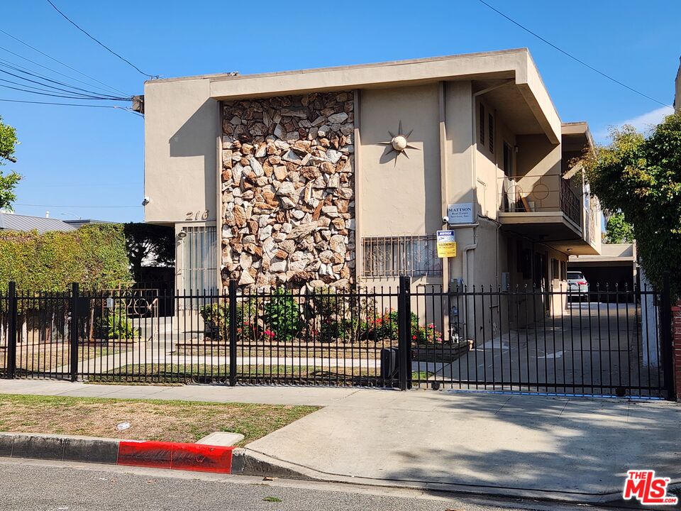 Property photo for 216 S Inglewood Ave, Inglewood, CA