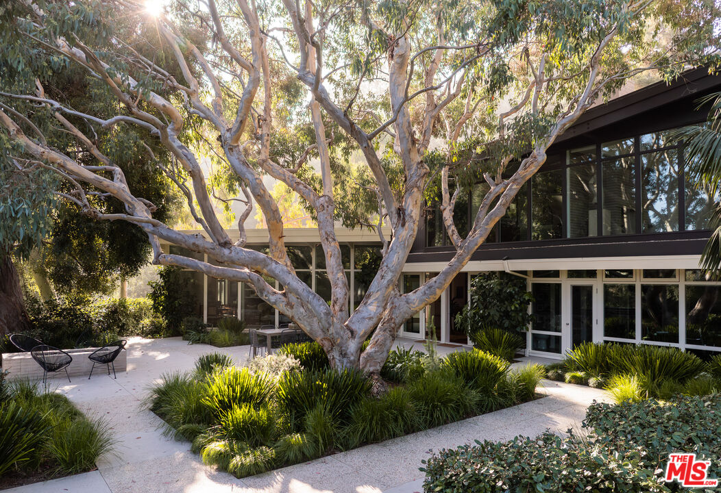 Property photo for 2179 Mandeville Canyon Rd, Los Angeles, CA