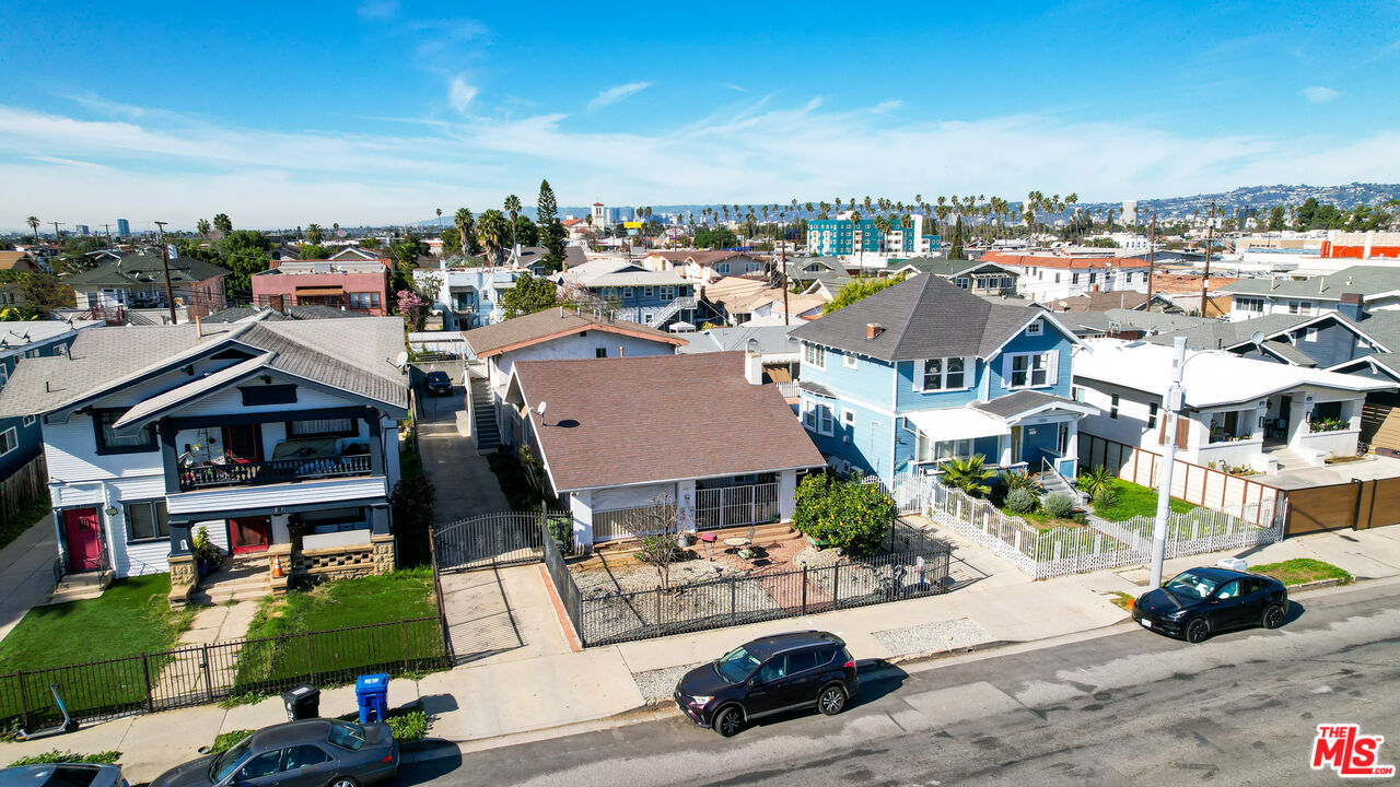 Property photo for 2011 6th Ave, Los Angeles, CA