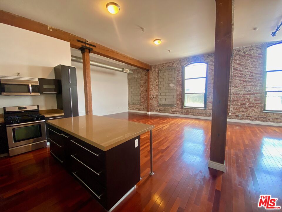 Property photo for 652 Mateo St, #201, Los Angeles, CA