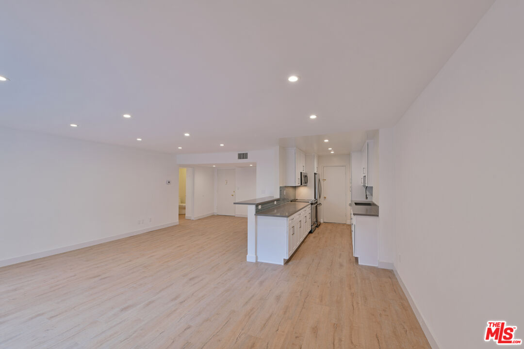 Property photo for 136 S Palm Dr, #203, Beverly Hills, CA