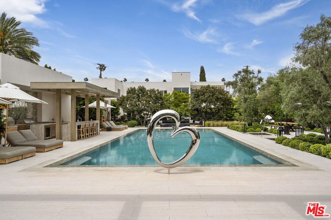 Property photo for 616 N Beverly Dr, Beverly Hills, CA