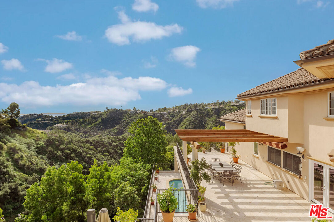Property photo for 1922 Bel Air Rd, Los Angeles, CA