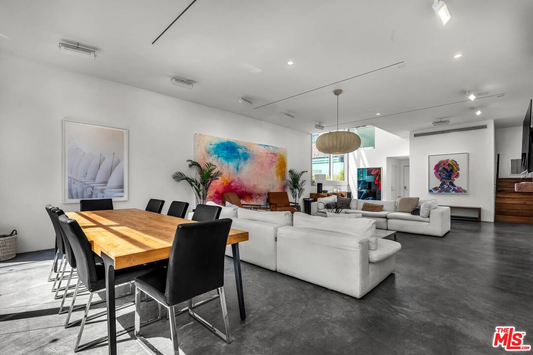 Property photo for 17 N Venice Blvd, Venice, CA